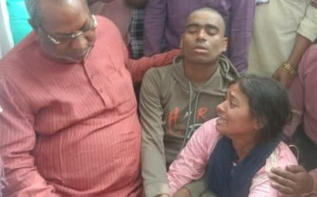 शिवपुर चकदहा में हुए दोहरे निषाद हत्याकांड के पीड़ित परिजनों से निषाद पार्टी राष्ट्रीय अध्यक्ष ने की मुलाक़ात