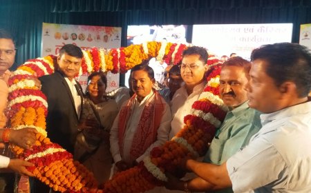 लखनऊ में लोधी समाज द्वारा होली मिलन एवं कैरियर गाइडेंस कार्यक्रम हुआ