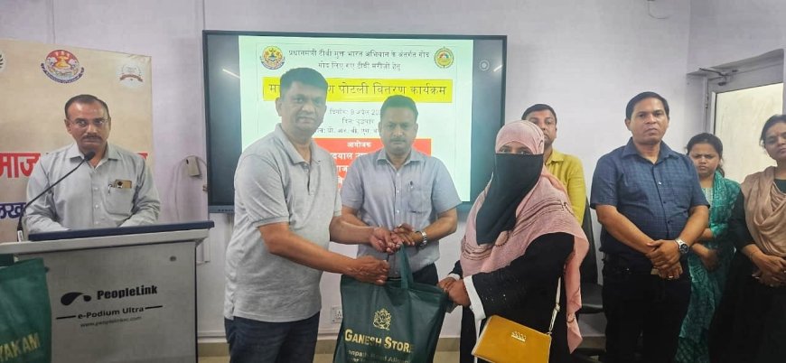 लखनऊ विश्वविद्यालय द्वारा गोद लिए गए टीबी मरीज़ों वितरित की गयी पोषण पोटली