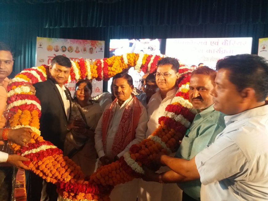 लखनऊ में लोधी समाज द्वारा होली मिलन एवं कैरियर गाइडेंस कार्यक्रम हुआ