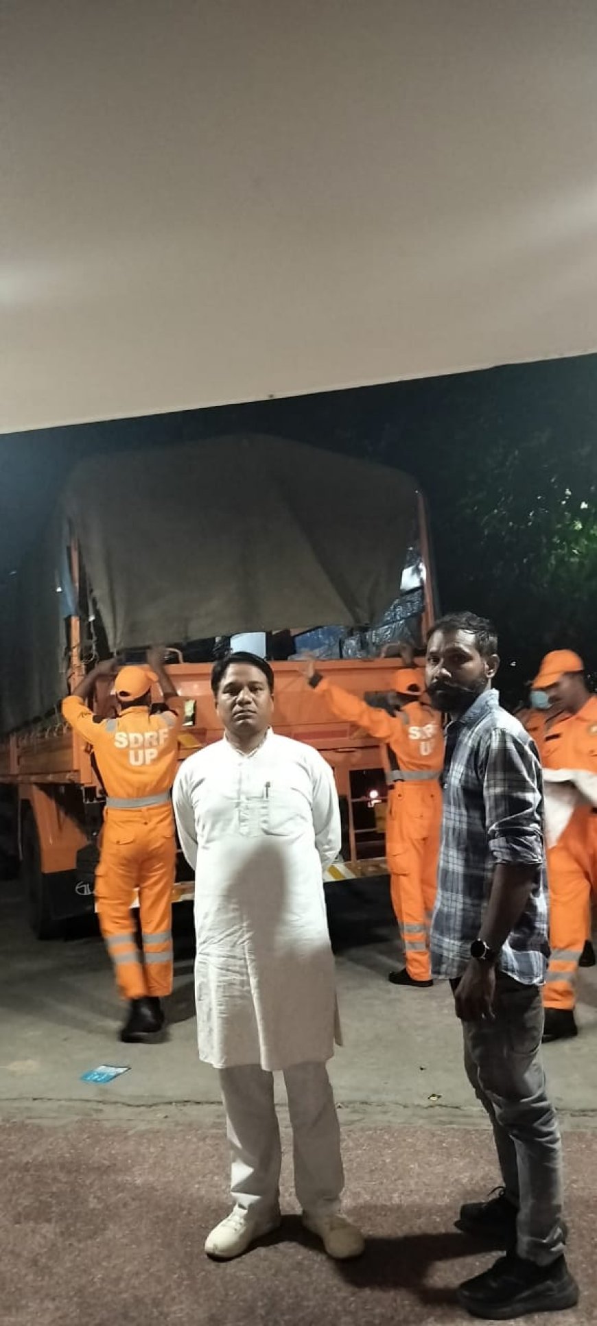 लखनऊ के लोक बंधु अस्पताल में लगी भीषण आग, आदर्श संग्राम पार्टी के राष्ट्रीय अध्यक्ष गौतम भारती ने मौके पर पहुँचकर लिया जायज़ा