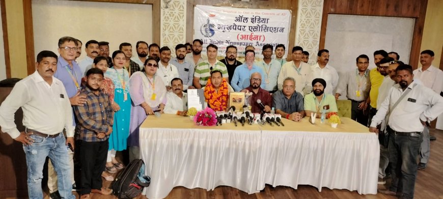 जर्मनी में होम्योपैथिक के ऐतिहासिक सम्मेलन में सम्मानित हुए डॉक्टर आदर्श त्रिपाठी