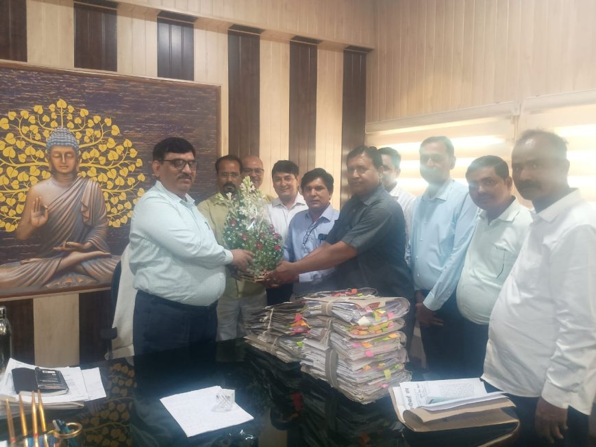 चकबंदी करता संघ के पदाधिकारियों ने चकबंदी आयुक्त और संयुक्त चकबंदी आयुक्त से मिले