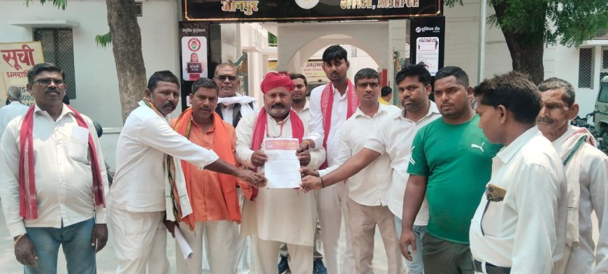जौनपुर में निषाद पार्टी ने गोमती नदी की नीलामी का किया विरोध, जिलाधिकारी को दिया ज्ञापन
