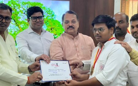 राज्यसभा सांसद बाबूराम निषाद ने मेधावी छात्रों को किया सम्मानित