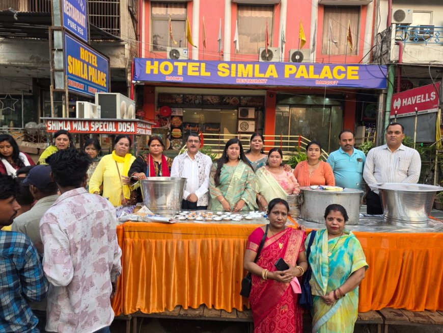 वैश्य समाज सेवा उत्तर प्रदेश के अध्यक्ष वरिष्ठ समाजसेवी राजेंद्र गुप्ता शिमला परिवार का जन्मदिन आज लाटूश रोड स्थित होटल शिमला पैलेस में बहुत ही धूमधाम मनाया गया।