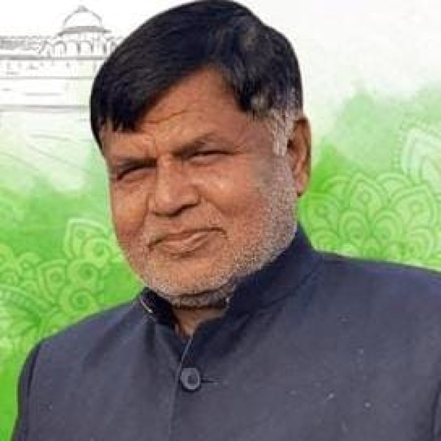 गोमती नगर लखनऊ में स्थित जय प्रकाश नारायण अंतर्राष्ट्रीय केंद्र लखनऊ के निर्माण कार्य को पूरा करकेप्रदेश की जनता को दिया जाए